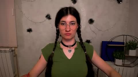 Snapshot of lauradre_ chatting on May 2026 06:07:02 AM Laura online show from May 2026 06:07:02 AM
