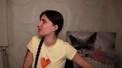 Snapshot of lauradre_ chatting on May 2026 08:10:01 AM Laura online show from May 2026 08:10:01 AM