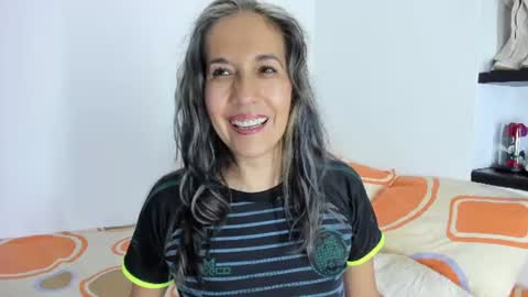 Snapshot of laurafarrely chatting on June 2026 12:15:01 AM Laura online show from June 2026 12:15:01 AM