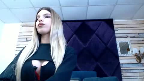 Snapshot of laurainemisti chatting on June 2026 06:07:02 AM laura online show from June 2026 06:07:02 AM