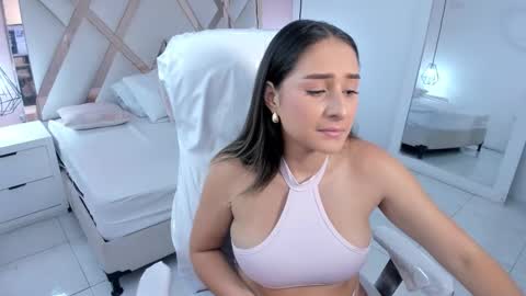 laura  online show from October 2025 01:45:01 PM