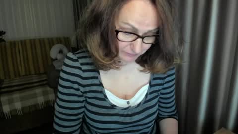 Snapshot of lauraoven1 chatting on May 2026 06:38:01 PM Lauraoven1 online show from May 2026 06:38:01 PM