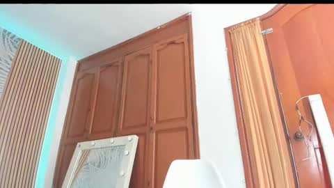 Snapshot of laurarossi_nova chatting on September 2025 02:20:01 PM Laura online show from September 2025 02:20:01 PM