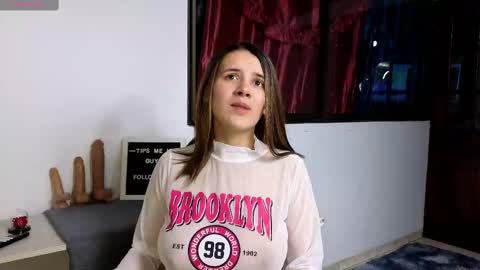 Snapshot of laurasex_21 chatting on February 2025 11:53:02 PM Laura online show from February 2025 11:53:02 PM