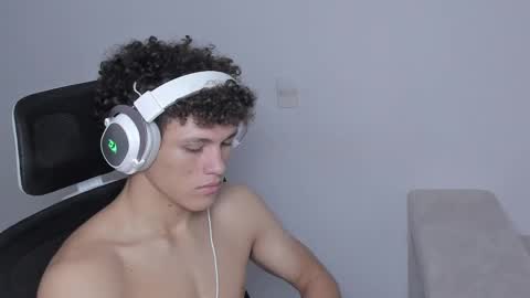 Laureent online show from September 2025 06:54:01 PM