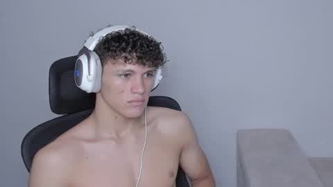 Laureent online show from September 2025 08:00:02 PM