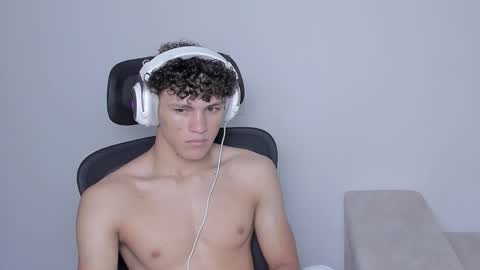 Laureent online show from September 2025 07:17:01 PM