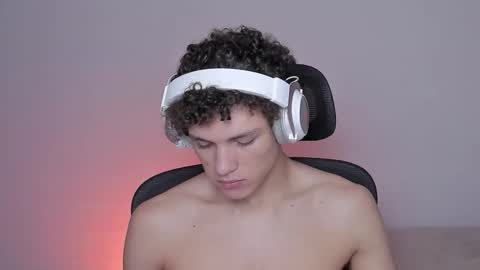 Laureent online show from October 2025 07:08:01 AM