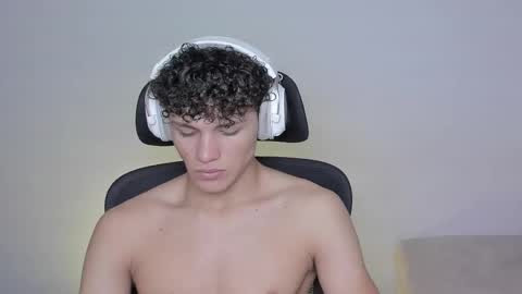 Laureent online show from October 2025 06:25:02 AM