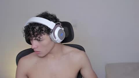 Laureent online show from October 2025 08:04:02 AM