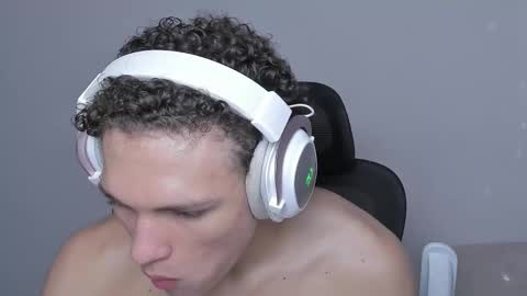 Laureent online show from October 2025 07:12:01 PM