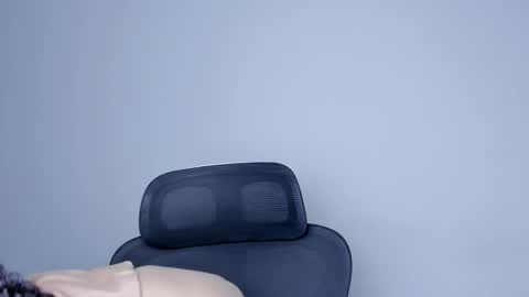 Laureent online show from November 2025 09:19:02 AM