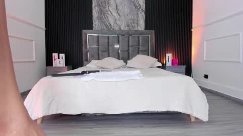 Lauren Weels online show from April 2026 07:58:01 PM