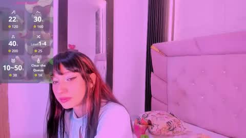 Laurem online show from October 2025 07:43:01 PM