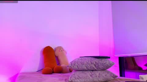    1      online show from February 2025 02:50:02 AM