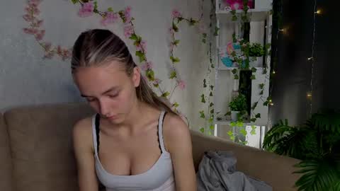 Snapshot of laurenasimpkin chatting on June 2026 12:47:02 PM Lissa online show from June 2026 12:47:02 PM