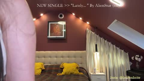 Snapshot of laurenbrite chatting on May 2026 03:50:02 PM Lauren Brite online show from May 2026 03:50:02 PM