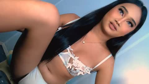 chloe3 online show from November 2025 03:01:02 PM