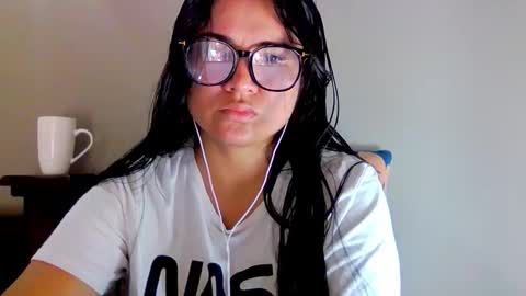 Snapshot of laurengirls1 chatting on October 2025 01:55:02 PM onlyfan laureng7 - 7 laureng2 online show from October 2025 01:55:02 PM