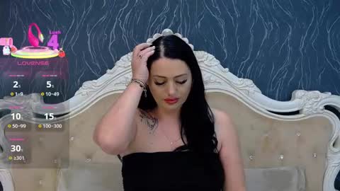 Snapshot of laurenjenssen chatting on February 2025 12:05:02 PM Laura online show from February 2025 12:05:02 PM