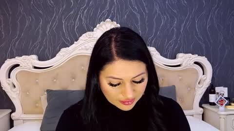 Laura online show from November 2025 09:53:01 AM