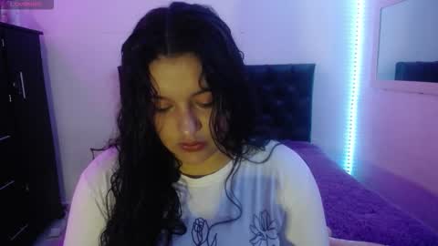 laurenkenner28_ online show from October 2025 07:00:01 PM