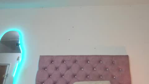 laurenlaine online show from February 2026 11:25:01 PM