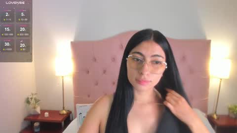 laurenn_smitth online show from February 2025 12:33:01 PM