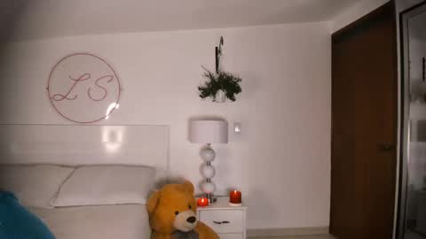 Lauren Saenz online show from February 2025 03:15:02 PM