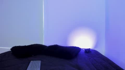 laurensmith9 online show from November 2025 12:53:02 PM