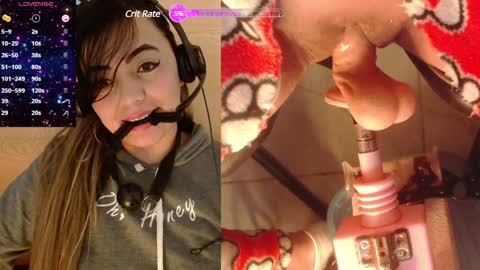 lauriss_ online show from December 2024 12:13:02 PM