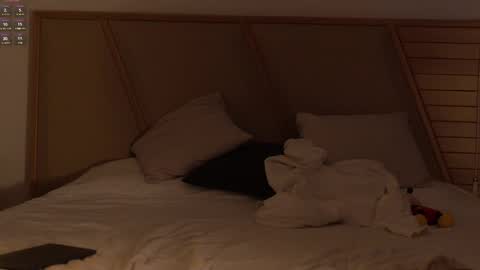 laurita_4 online show from April 2026 01:41:01 PM