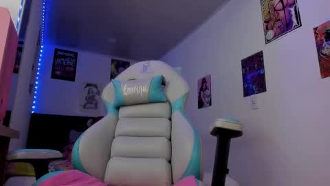 Snapshot of lauryn_muller_ chatting on March 2025 05:27:02 AM Lau online show from March 2025 05:27:02 AM