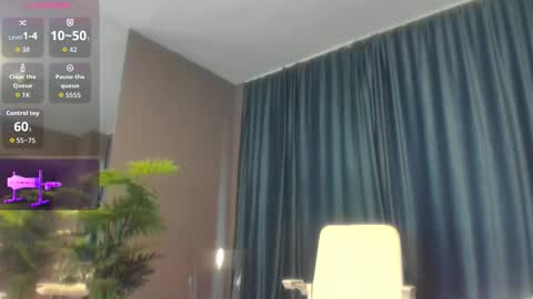 Snapshot of laurynncooper chatting on February 2026 07:18:01 AM Laura online show from February 2026 07:18:01 AM