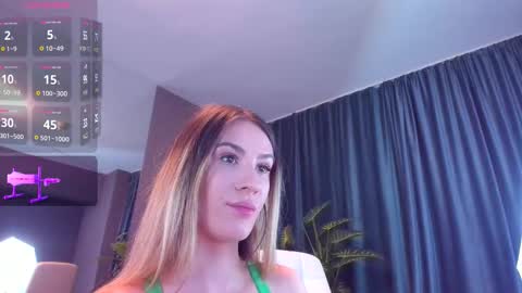 Snapshot of laurynncooper chatting on February 2026 07:16:02 AM Laura online show from February 2026 07:16:02 AM