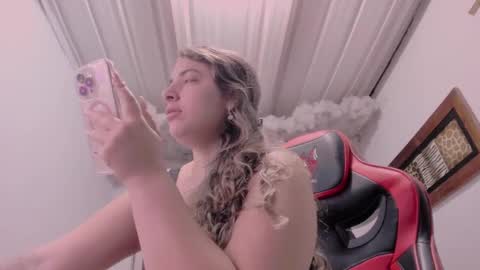 Snapshot of lauu_g chatting on September 2025 09:11:02 AM Lauu G online show from September 2025 09:11:02 AM