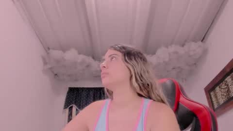 Snapshot of lauu_g chatting on October 2025 11:08:02 AM Lauu G online show from October 2025 11:08:02 AM