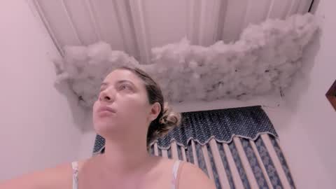 Snapshot of lauu_g chatting on October 2025 09:29:02 AM Lauu G online show from October 2025 09:29:02 AM