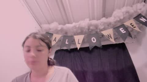 Snapshot of lauu_g chatting on October 2025 10:05:02 AM Lauu G online show from October 2025 10:05:02 AM