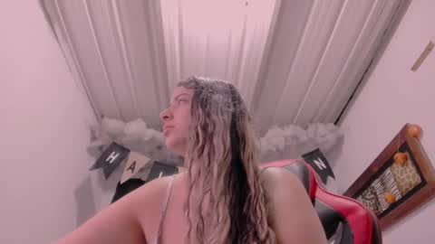 Snapshot of lauu_g chatting on October 2025 11:25:01 AM Lauu G online show from October 2025 11:25:01 AM