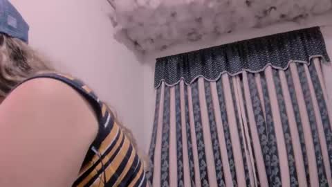 Snapshot of lauu_g chatting on November 2025 02:43:02 AM Lauu G online show from November 2025 02:43:02 AM