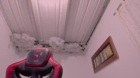 Snapshot of lauu_g chatting on December 2025 09:15:01 AM Lauu G online show from December 2025 09:15:01 AM