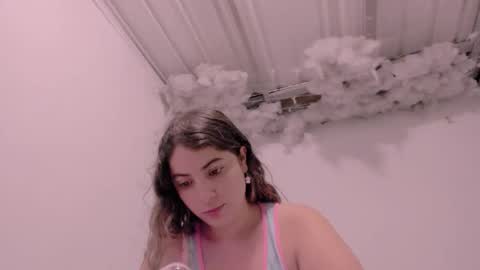 Snapshot of lauu_g chatting on December 2025 09:27:02 AM Lauu G online show from December 2025 09:27:02 AM