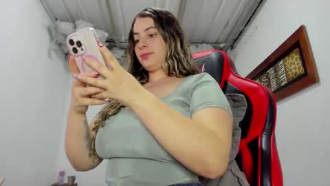 Snapshot of lauu_g chatting on December 2025 04:31:02 AM Lauu G online show from December 2025 04:31:02 AM