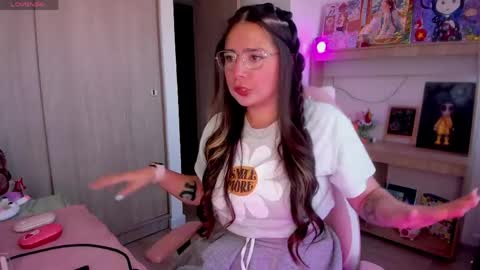 Snapshot of lauu_r chatting on May 2026 10:48:01 PM online show from May 2026 10:48:01 PM