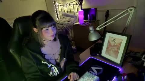 Lavenderrzz online show from November 2025 01:13:01 PM