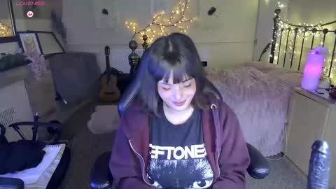 Lavenderrzz online show from March 2026 03:49:01 PM