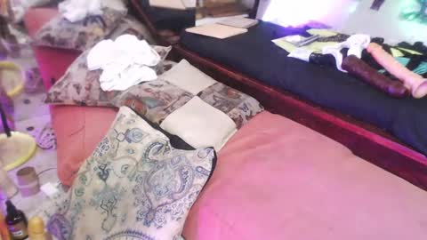 Snapshot of laye19 chatting on January 2025 06:10:01 PM Laye19 online show from January 2025 06:10:01 PM