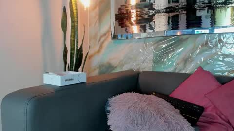 Layla online show from March 2025 10:56:01 PM