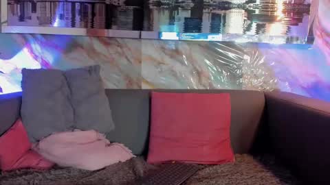 Layla online show from March 2025 03:35:01 AM